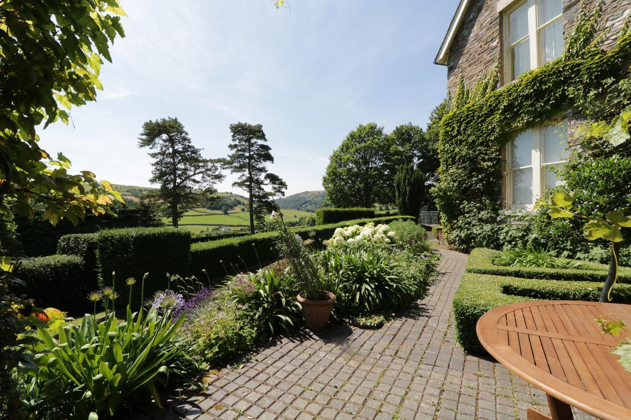 Aber Clwyd Manor Villa Derwen Exterior photo